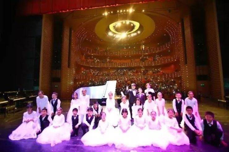 万圣节狂欢临近!fun88乐天堂艺术家宋思衡在津奏响“交响情人梦”